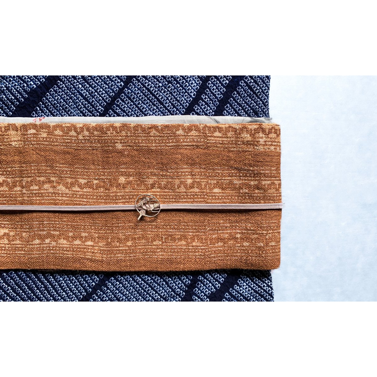 モン族 麻の九寸名古屋帯 柿渋ろうけつ染 （仕立上り） | 古布と帯