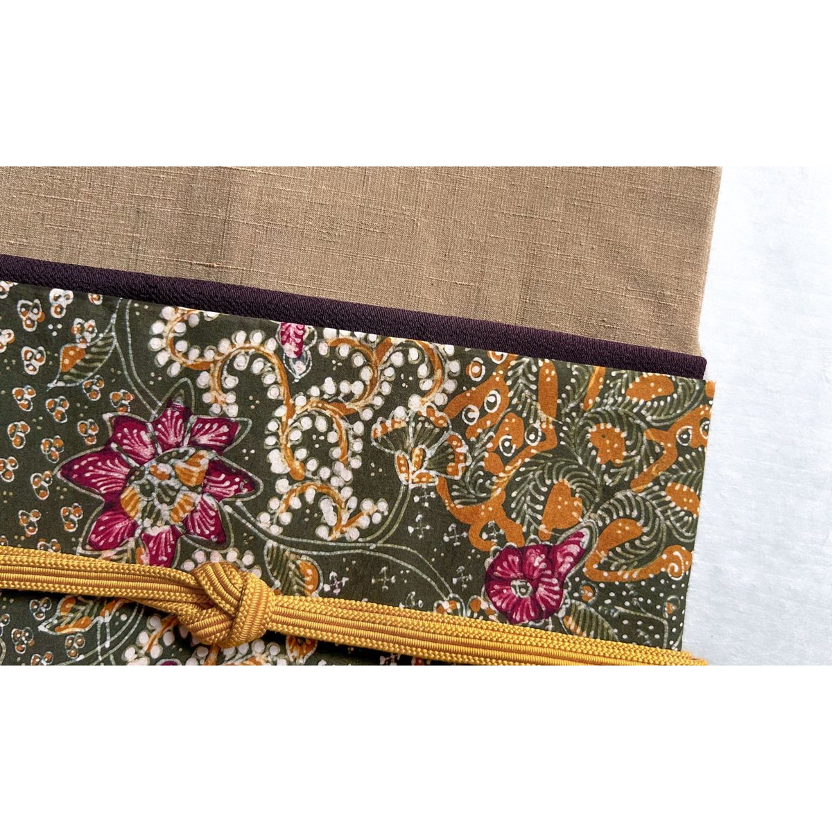 ジャワ更紗 九寸名古屋帯 苔色と真紅 草花文様（仕立て上り） | 古布と