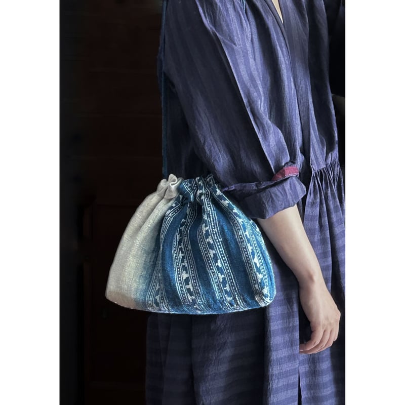 モン族 麻の巾着 藍染グラデーション | 古布と帯 夫々 -sorezore-