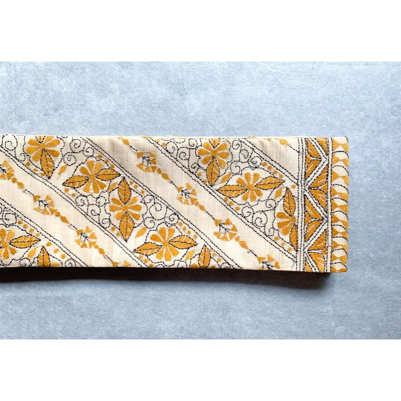 カンタ刺繍シルクサリー半幅帯 山吹色×黒 | 古布と帯 夫々