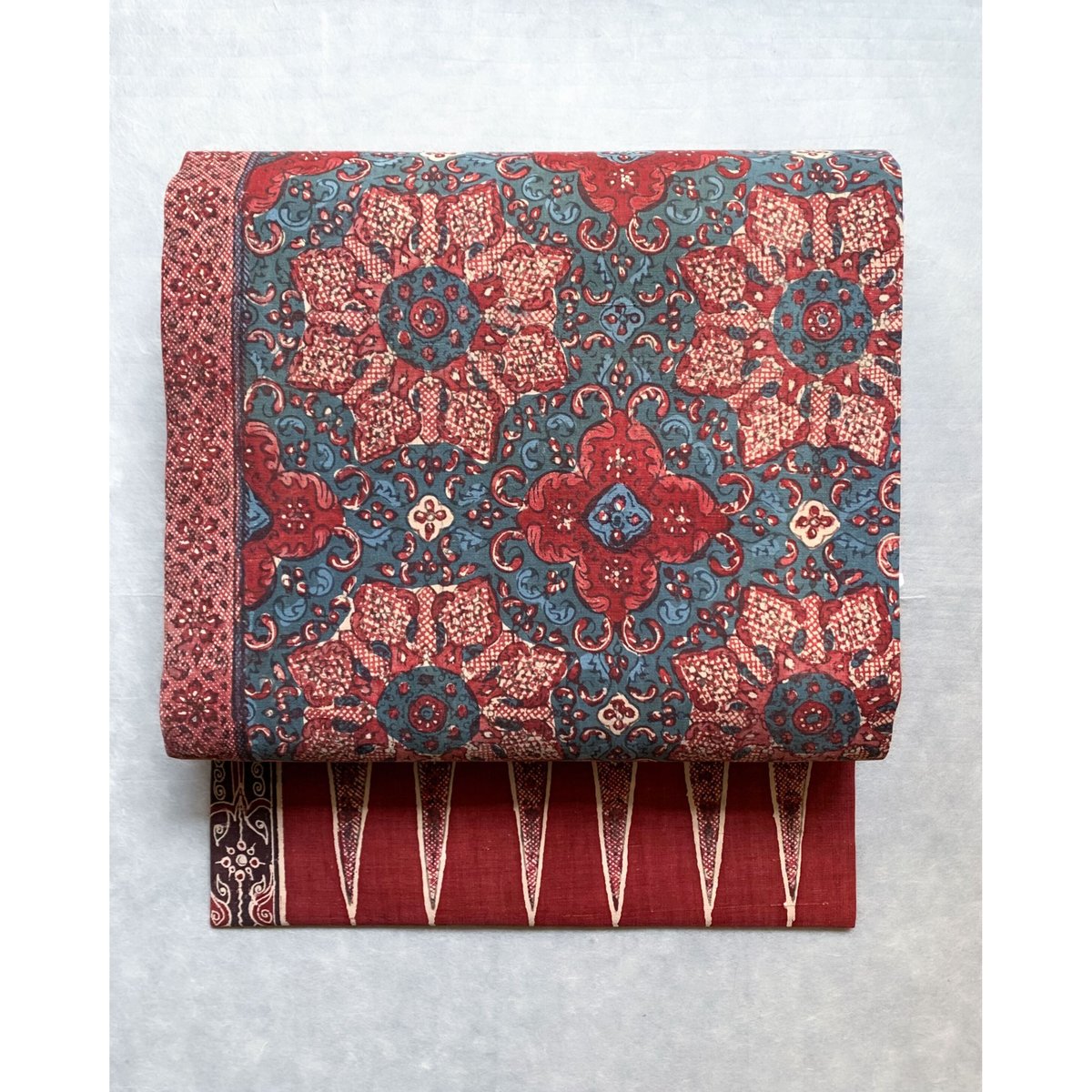 戦前 スマトラ島古布アップリケ使い 額装赤 スマトラ島渡り印度更紗 花七宝 九寸名古屋帯 紅鳶色B （仕立て上り