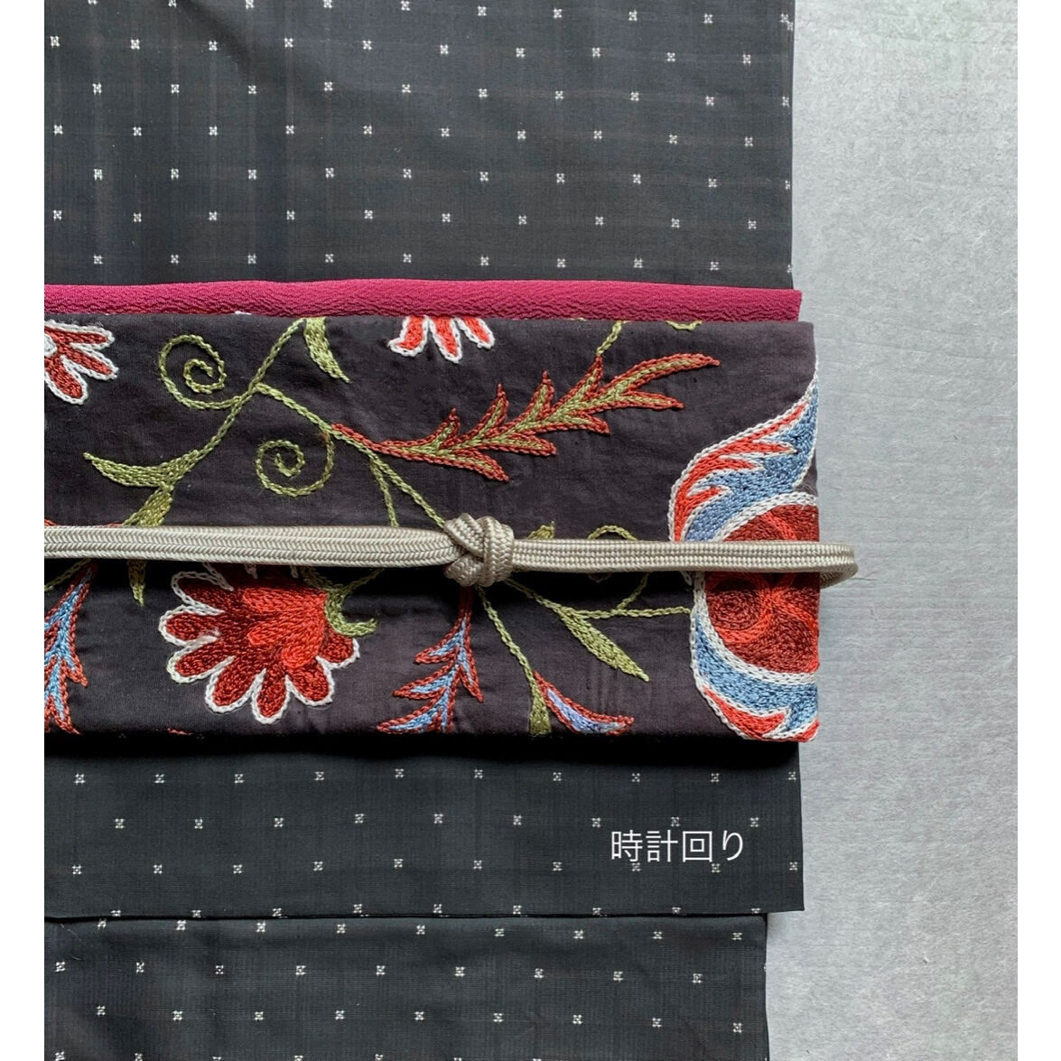 別格❤️総手刺繍名古屋帯❤️ 逸品　アンティーク　特別誂　九寸名古屋帯 黒地　匿名 スザニ刺繍 九寸名古屋帯 黒A（仕立て上り） | 古布と帯 夫々