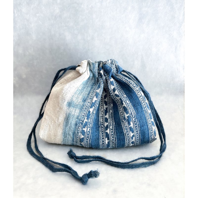 モン族 麻の巾着 藍染グラデーション | 古布と帯 夫々 -sorezore-