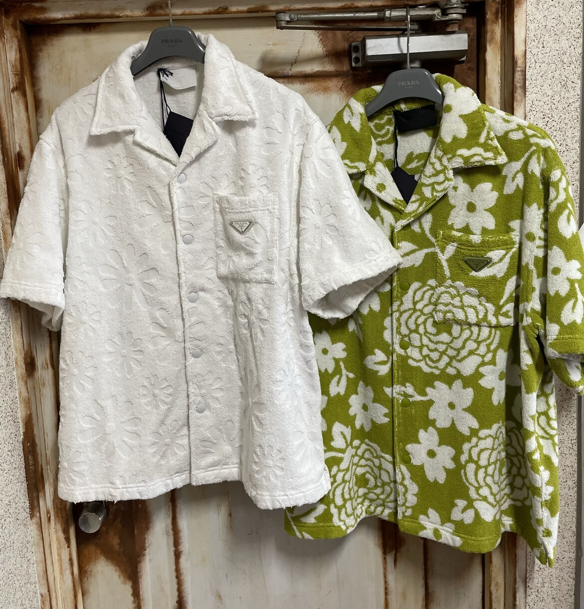 新品タグ付き☆PRADAプラダ フラワーモチーフ シャツ 半袖シャツ