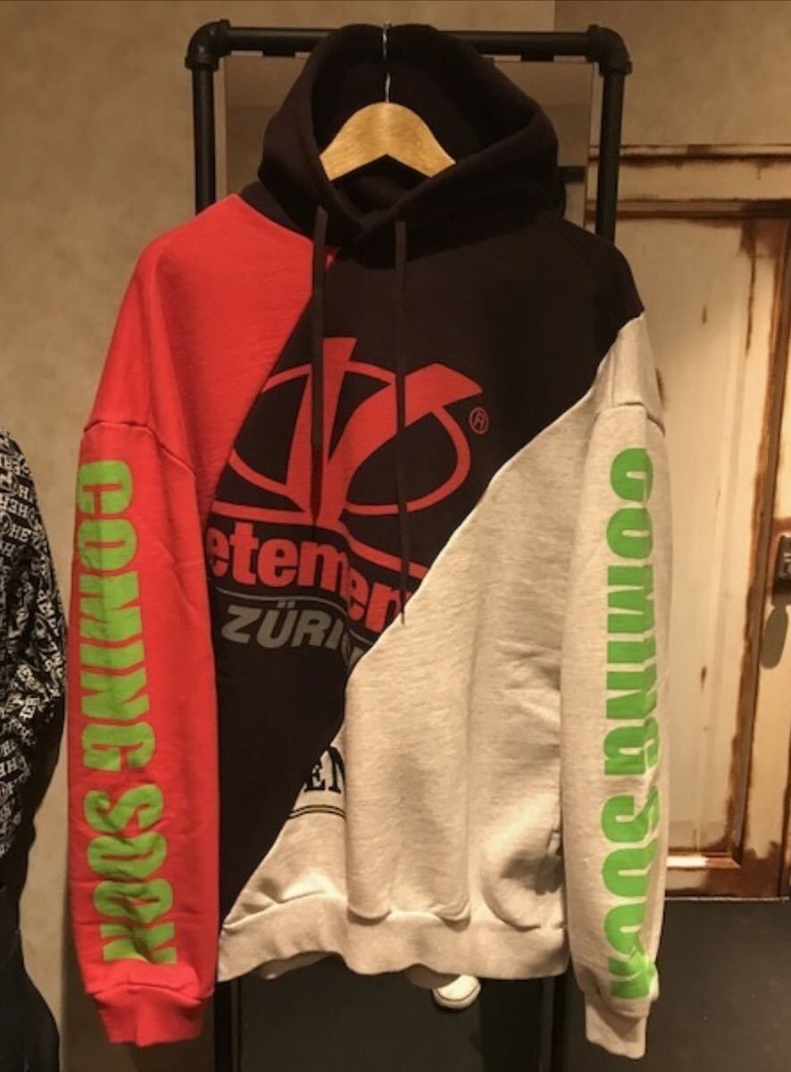 vetements  香港限定　激レア　トリプルネーム　パーカー