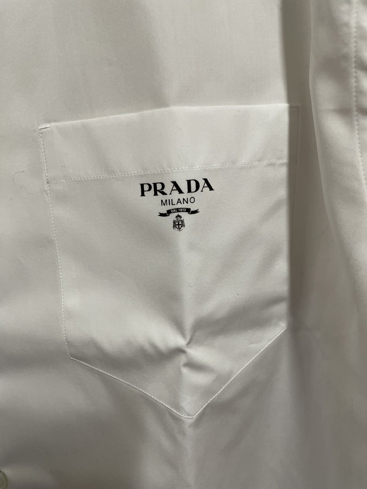 新品タグ付き☆PRADAプラダ ワンポイント ブランドロゴシャツ 半袖
