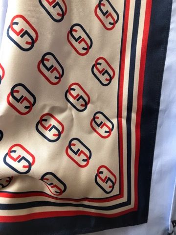 新品タグ付きGUCCI グッチ ライオン＆GGプリント シルクパネル 