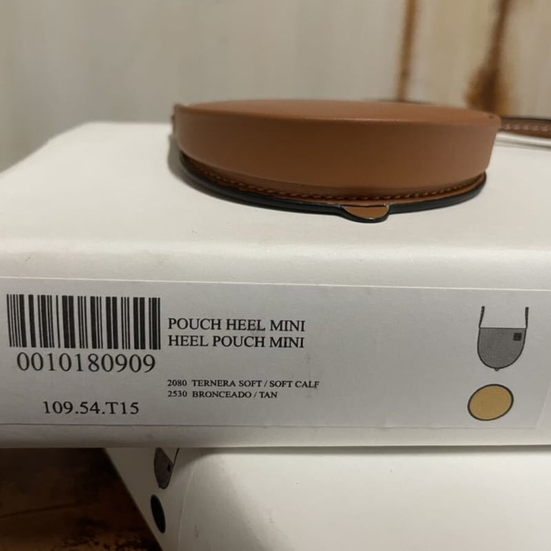 新品タグ付!LOEWE ロエベ ヒールポーチ ネックレス 小銭入れ 新品タグ付!LOEWE ロエベ ヒールポーチ ネックレス 小銭入れ