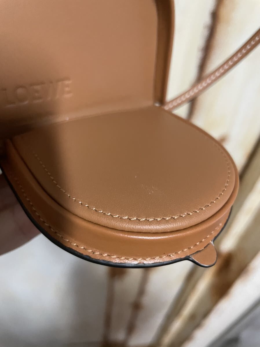 新品タグ付!LOEWE ロエベ ヒールポーチ ネックレス 小銭入れ 新品タグ付!LOEWE ロエベ ヒールポーチ ネックレス 小銭入れ