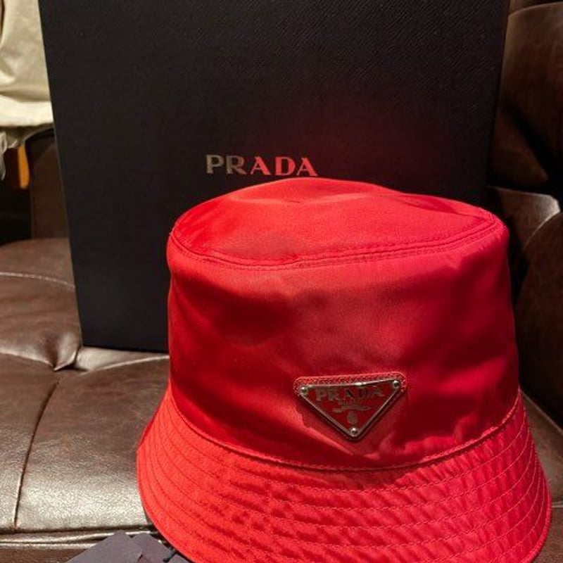 新品タグ付き☆PRADA プラダ ナイロン ブランドロゴ バケット 新品タグ付き☆PRADA プラダ ナイロン ブランドロゴ バケット