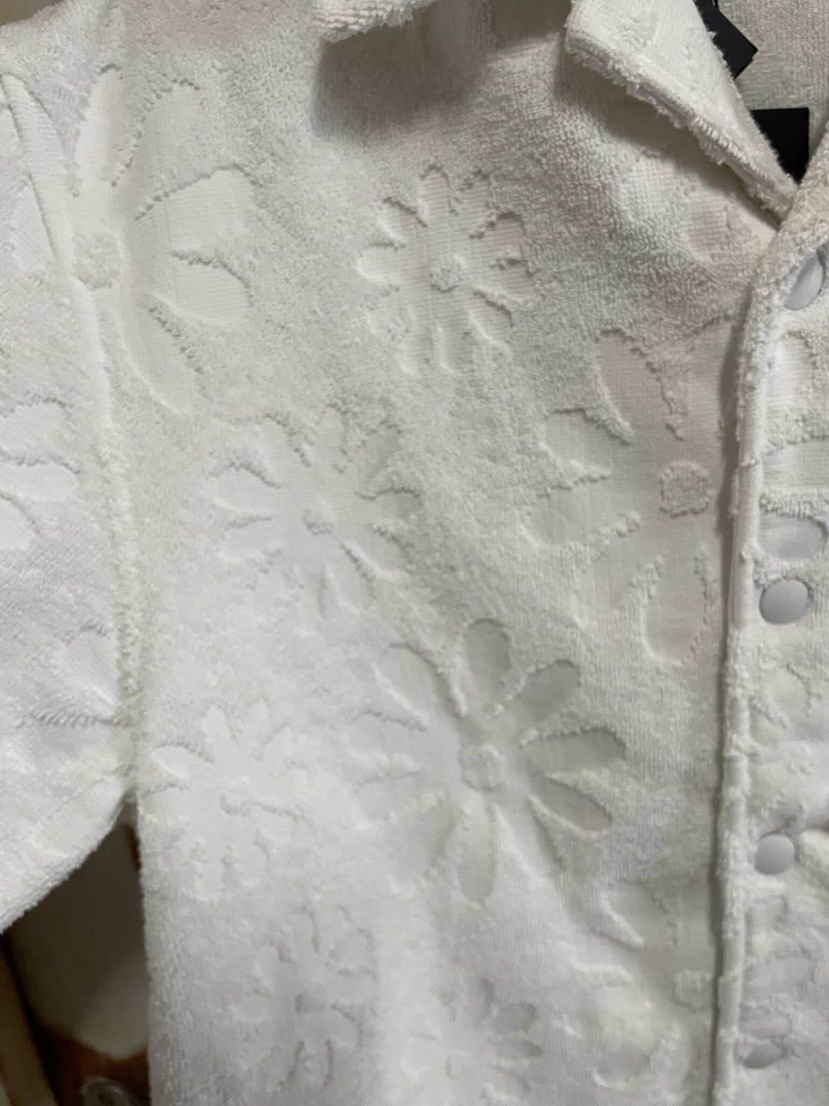 新品タグ付き☆PRADAプラダ フラワーモチーフ シャツ 半袖シャツ 新品タグ付き☆PRADAプラダ フラワーモチーフ シャツ 半袖シャツ