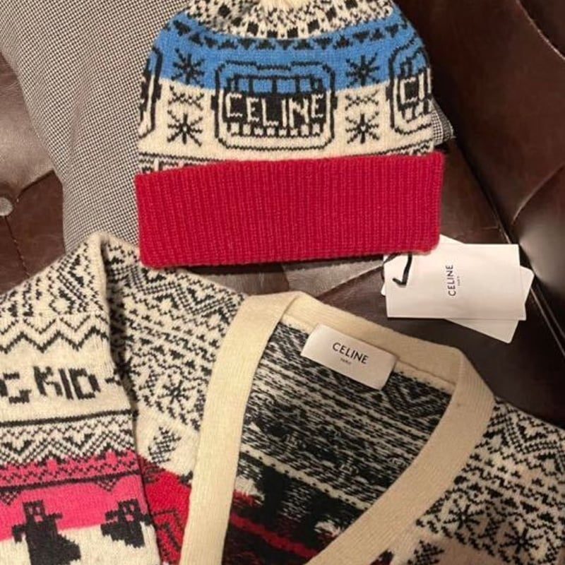 新品タグ付☆CELINE セリーヌ ロゴ THE DANCING KIDニット帽 新品タグ付☆CELINE セリーヌ ロゴ THE DANCING KIDニット帽