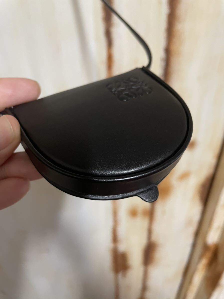 新品タグ付!LOEWE ロエベ ヒールポーチ ネックレス 小銭入れ 新品タグ付!LOEWE ロエベ ヒールポーチ ネックレス 小銭入れ