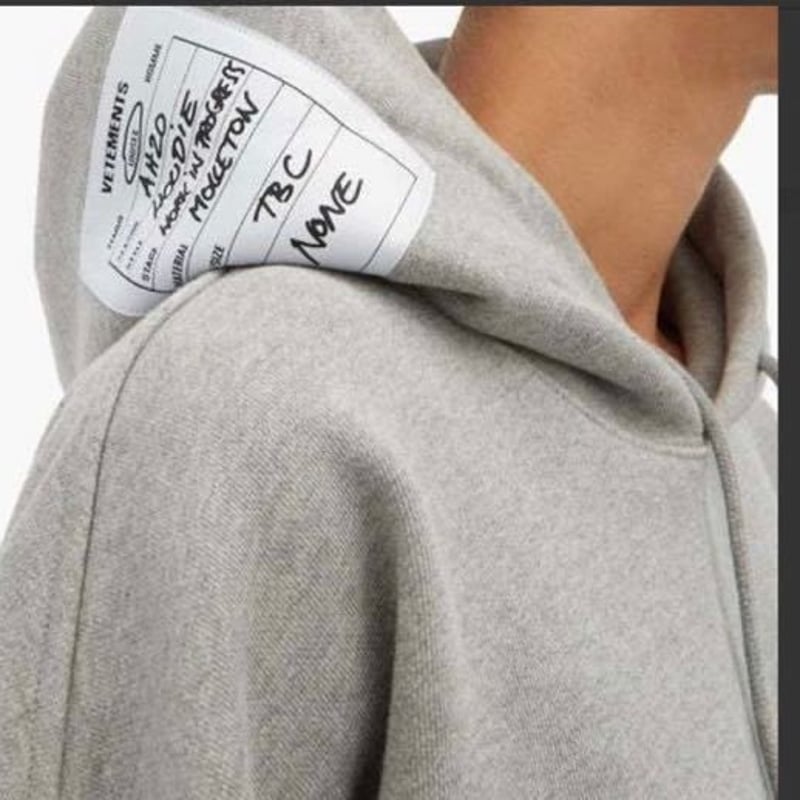 新品　VETEMENTS　ヴェトモン　フーディー　パーカー　オーバーサイズ