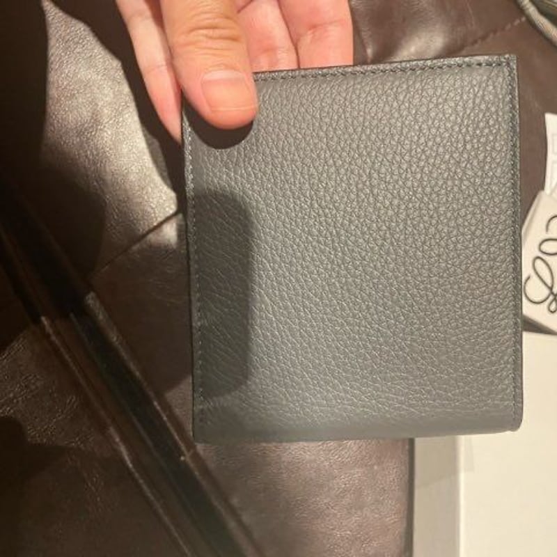 新品☆Loewe ロエベ アナグラム エンボス加工 バイフォールド コイン