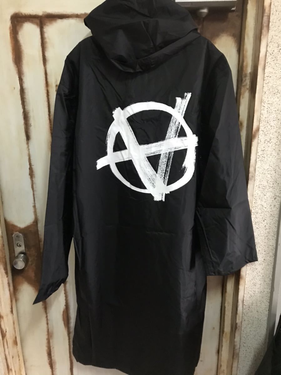VETEMENTS ヴェトモン　名作　背LOGO レインコート　黒　初期 VETEMENTS ヴェトモン名作背LOGO レインコート黒初期