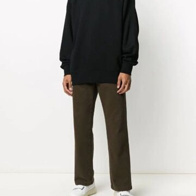 Acne studiosの首元ロゴトレーナー