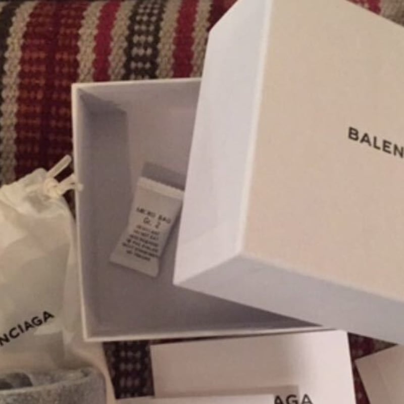 新品☆BALENCIAGA バレンシアガ ブランドロゴ レザー 新品☆BALENCIAGA バレンシアガ ブランドロゴ レザー