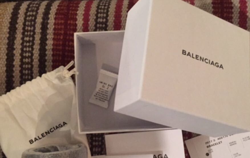 新品☆BALENCIAGA バレンシアガ ブランドロゴ レザー