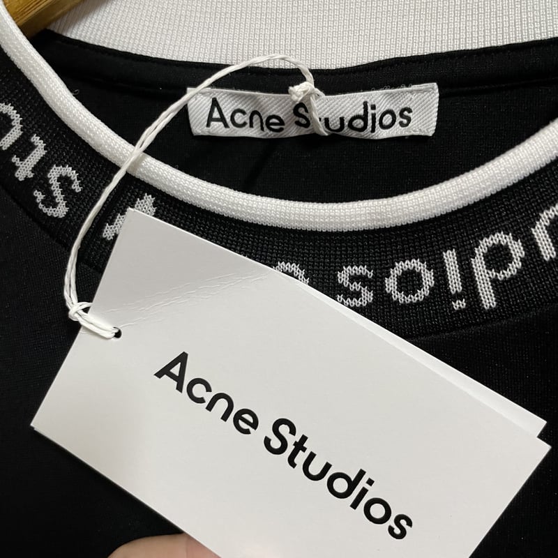 正規品　新品　未使用　acne studios ジップウォレット　完売品