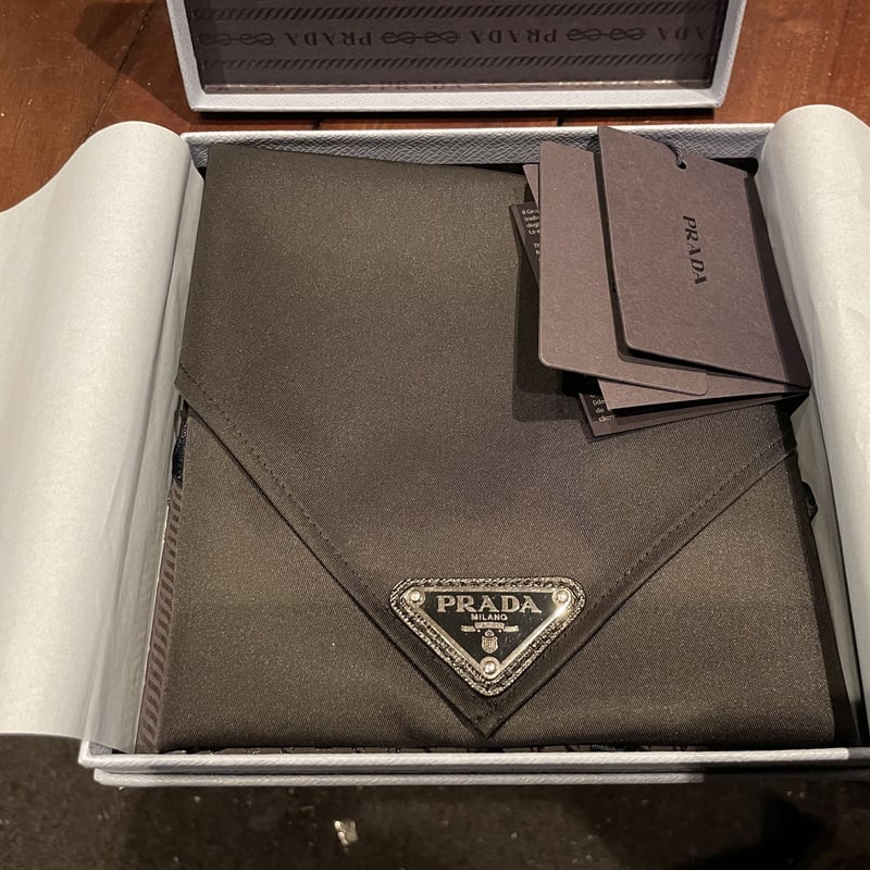 新品タグ付き☆PRADA プラダ ナイロン 三角 ブランドロゴ 新品タグ付き☆PRADA プラダ ナイロン 三角 ブランドロゴ