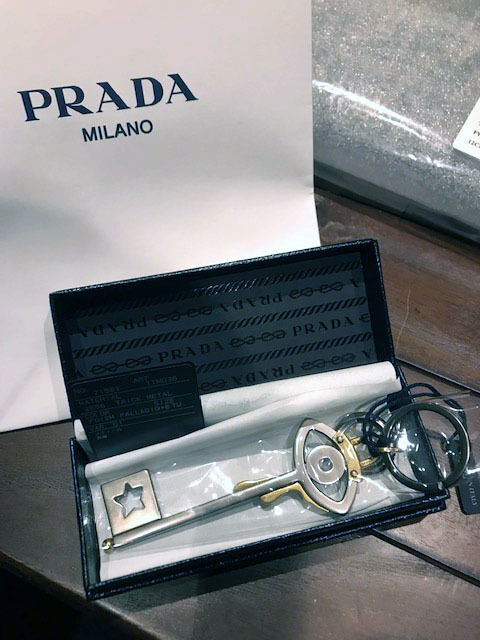 PRADA プラダ 鍵モチーフ キーホルダー チャーム シルバー | SOHOO STORE