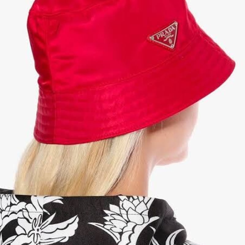 新品タグ付き☆PRADA プラダ ナイロン ブランドロゴ バケット 新品タグ付き☆PRADA プラダ ナイロン ブランドロゴ バケット