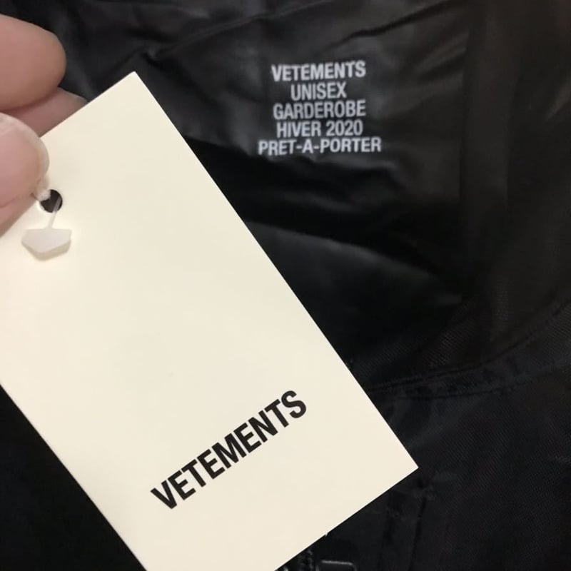 新品タグ付き☆2019AW☆VETEMENTS ヴェトモン アナーキー ロゴ レイン