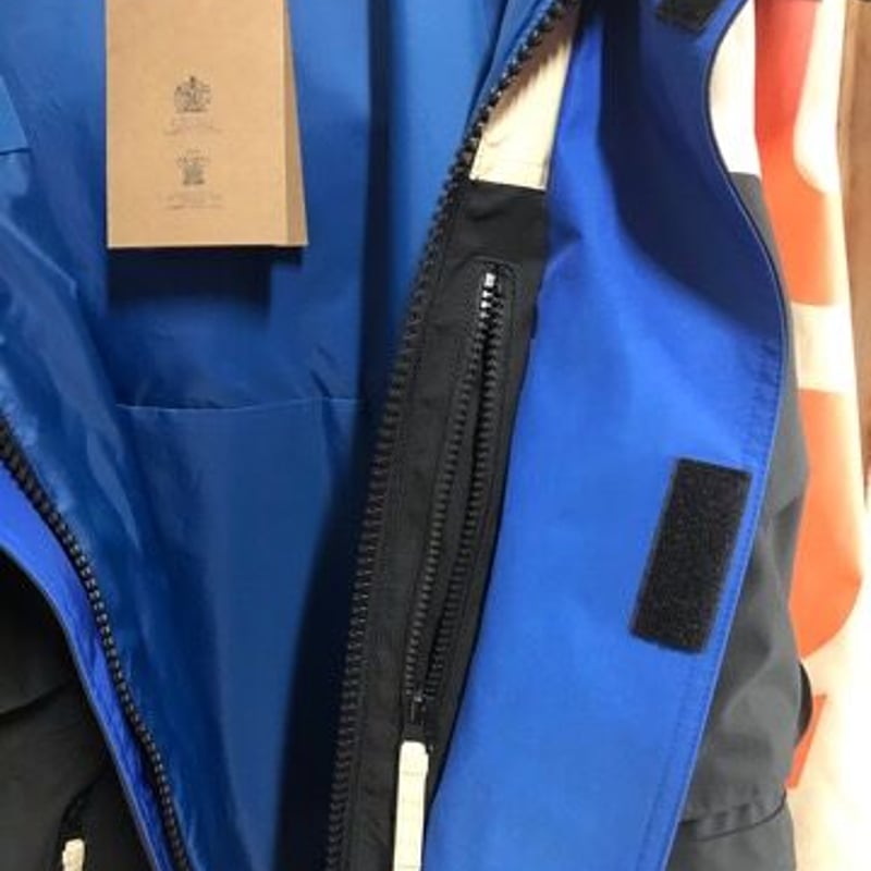 新品タグ付き☆BURBERRY バーバリー 袖ロゴプリント カラーブロック 