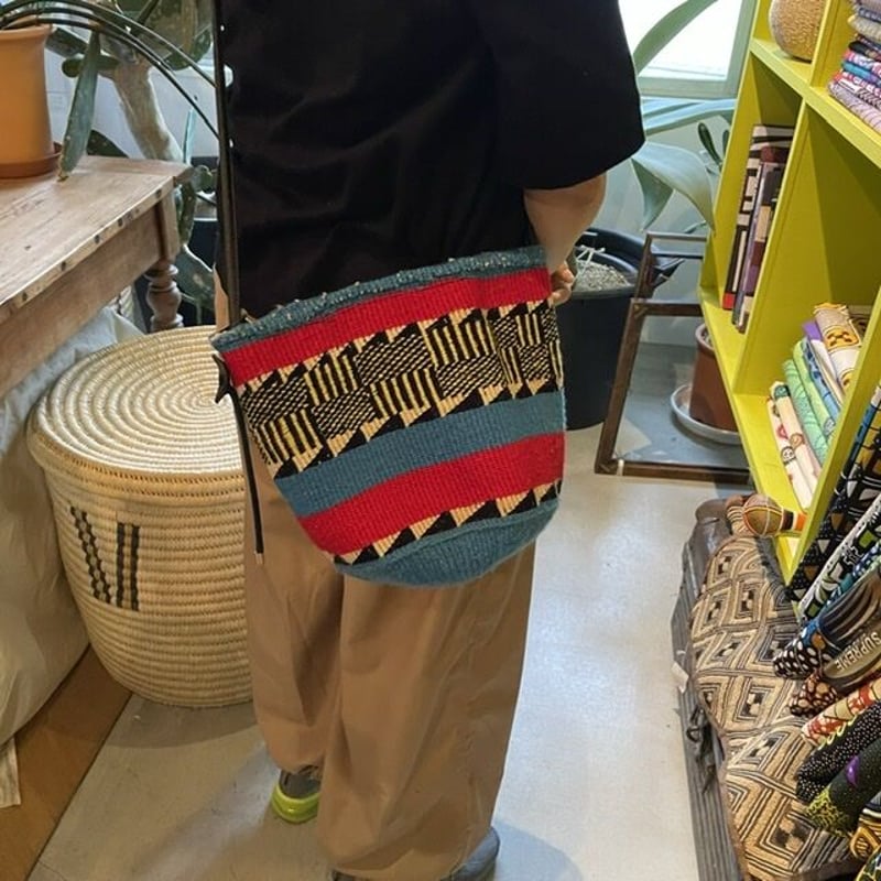 幾何学模様の青いハンドバッグ Amazon.co.jp: [QIANJINGCQ] ひし形バッグパテントレザー幾何学