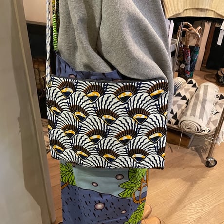 ふりふ クリスタルパンチングバッグ 黒 おおっ