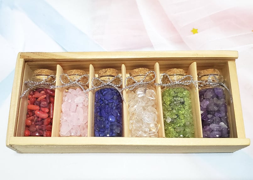2点のみ！再入荷不可💓》天然石さざれ 小瓶入り 6種セット(木箱ケース