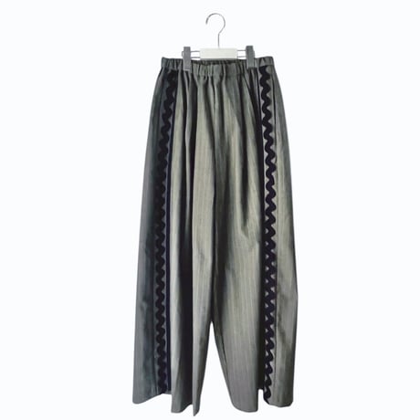【franky grow】TWILL STRIPE SIDE LINE ROOMY PANTS (サイズF2）