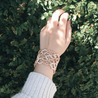 ウッドビーズのバングル　lace