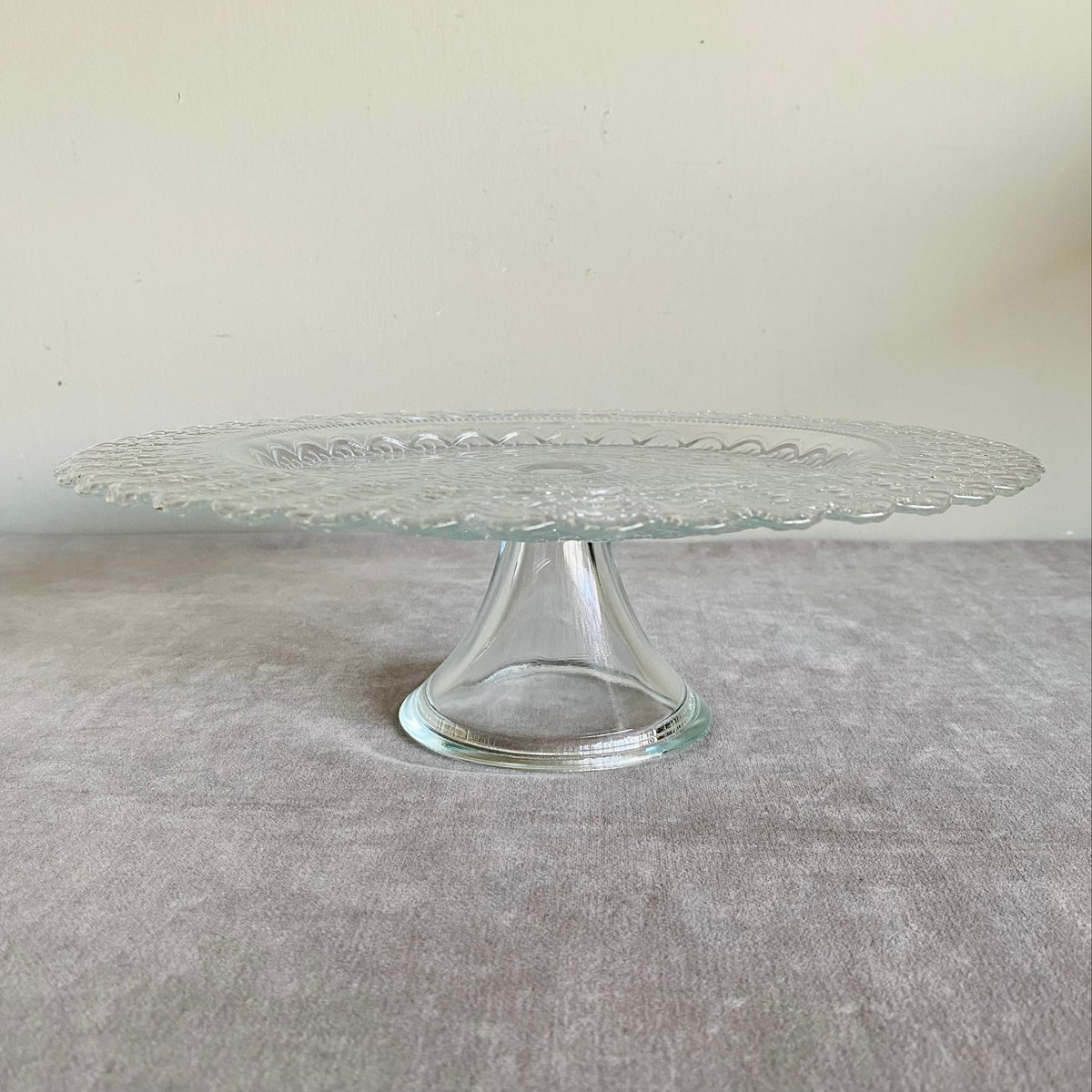 antique ミルクガラス レースエッジケーキスタンド 【公式通販】