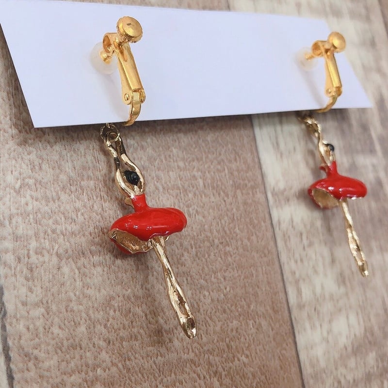 Les Néréides バレリーナデザインのハンドメイドピアス