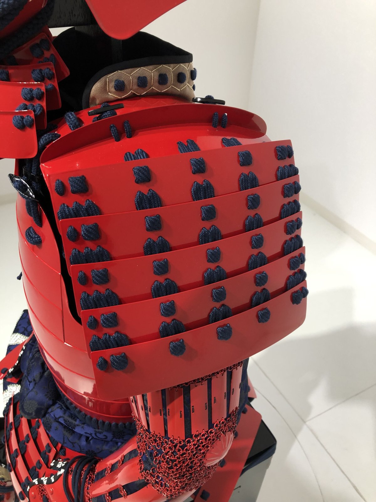 O-061】○濃紺糸威赤桶側二枚胴具足 | 甲冑工房丸武 O-061】○濃紺糸威赤桶側二枚胴具足 | 甲冑工房丸武