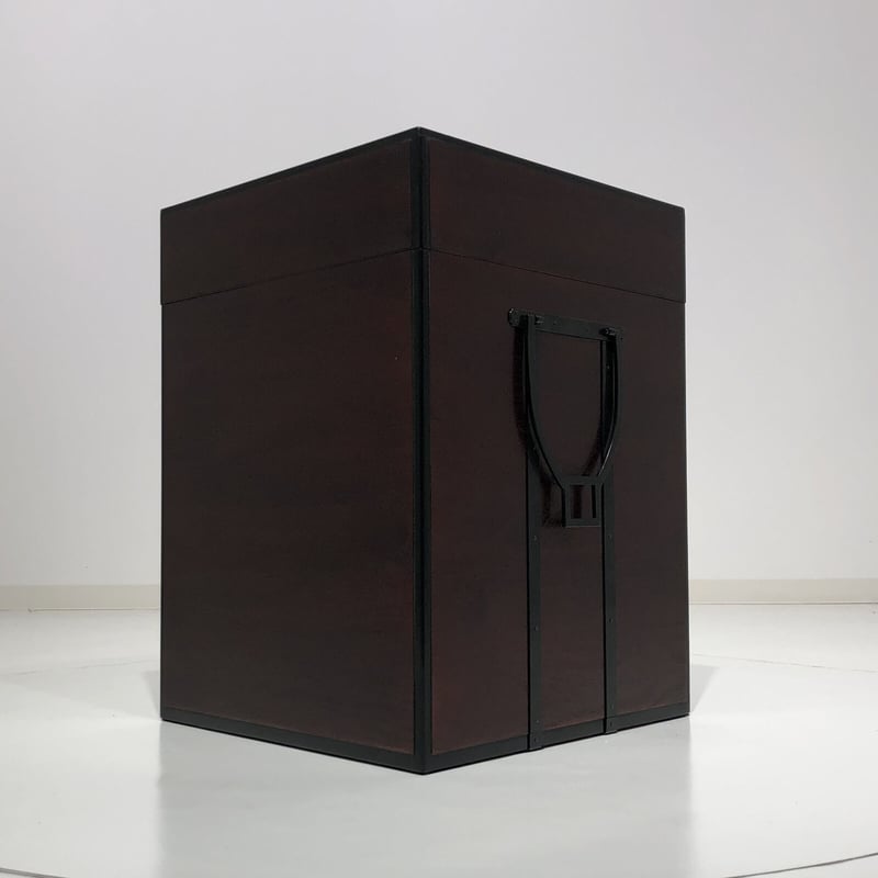 鎧櫃　具足櫃　【松平氏】焼印　長櫃　古美術　箪笥 A-007】鎧櫃 本歌仕上 (大人・具足) | 甲冑工房丸武