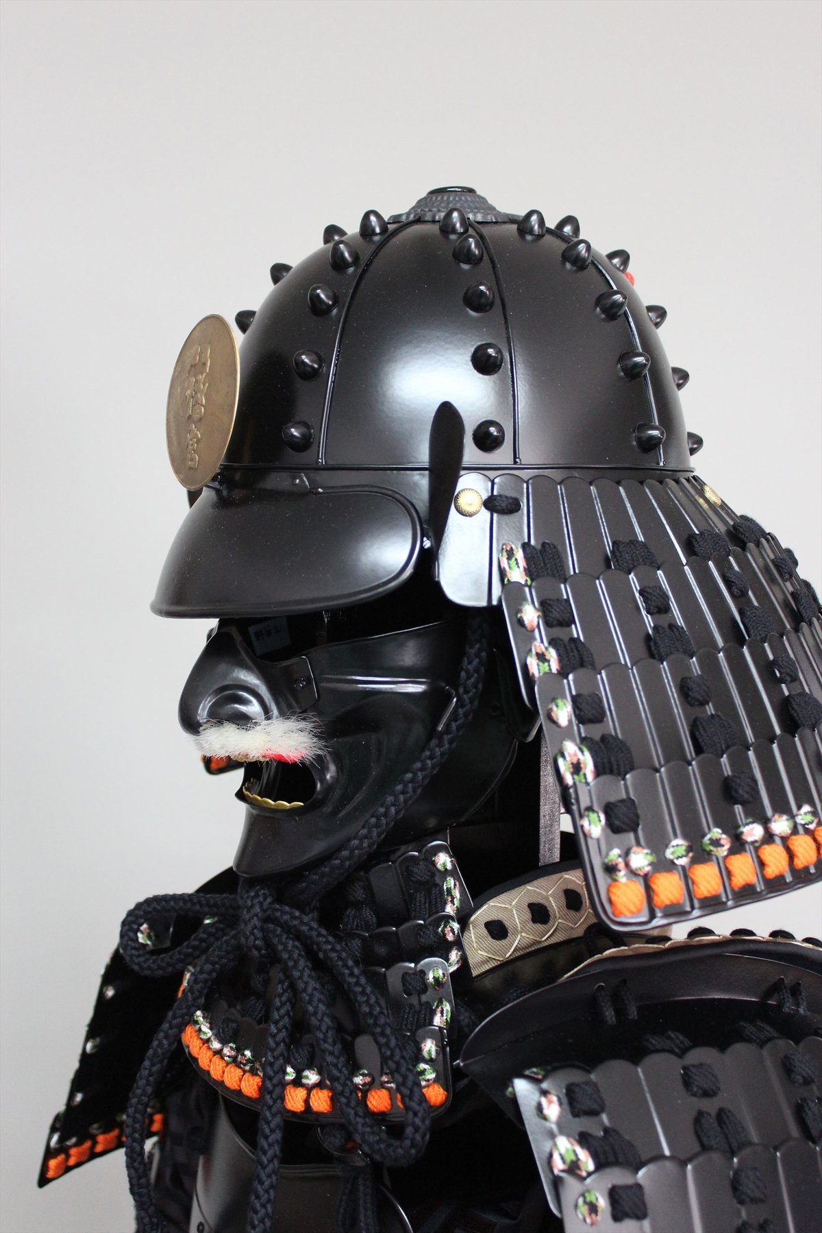 O-049】黒糸威黒艶消鋲綴二枚胴具足(厳星兜) | 甲冑工房丸武 O-049】黒糸威黒艶消鋲綴二枚胴具足(厳星兜) | 甲冑工房丸武
