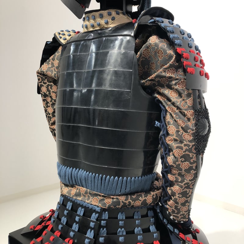 O-055】紺赤糸威胸取黒桶側二枚胴具足・十二間兜(手時代塗 O-055】紺赤糸威胸取黒桶側二枚胴具足・十二間兜(手時代塗