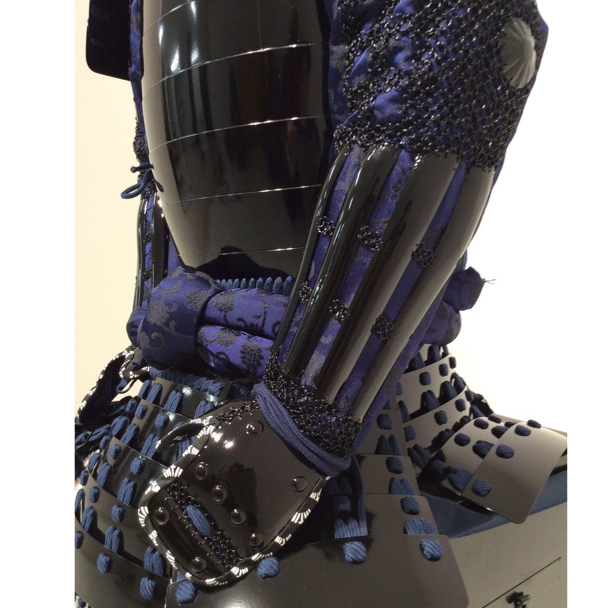 O-065-1】○濃紺糸威黒桶側二枚胴具足 | 甲冑工房丸武