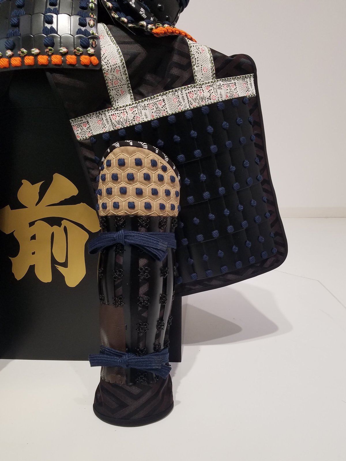O-050】紺糸威黒艶消鋲綴二枚胴具足(頭形兜) | 甲冑工房丸武 O-050】紺糸威黒艶消鋲綴二枚胴具足(頭形兜) | 甲冑工房丸武