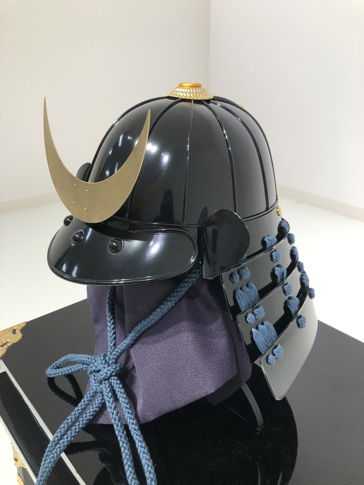 黒小札紺糸威筋鉢兜セット O-063-K】紺糸威黒桶側二枚胴具足（兜のみ） – JAPAN ICHIBAN E-SHOP