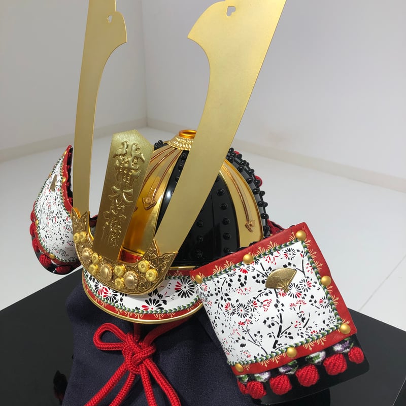 源義経　兜 221-03 黄金兜 源義経 | 織田幸銅器 オンラインショップ