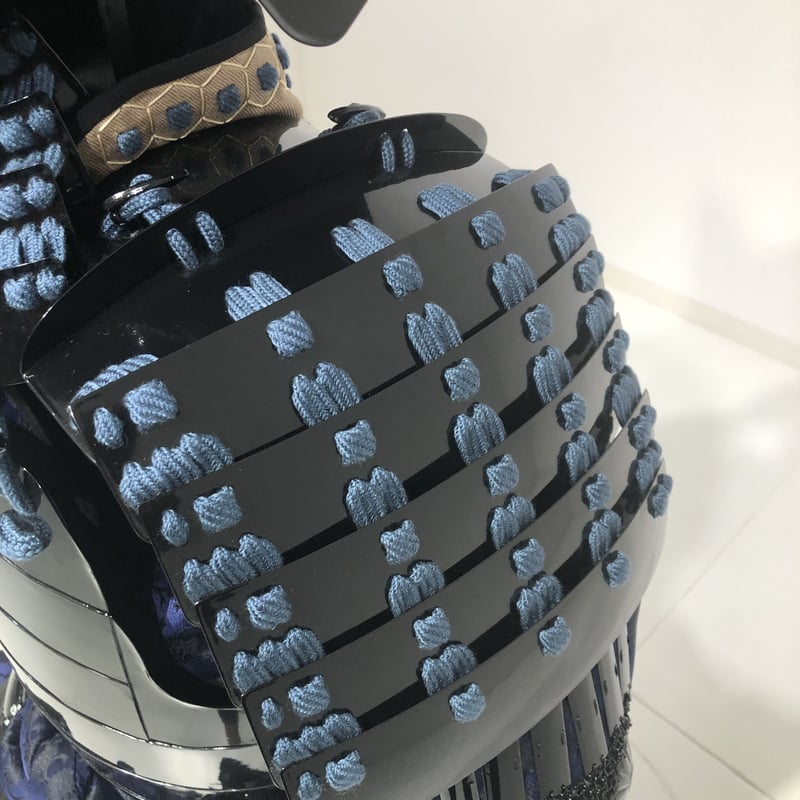 O-058】○紺糸威黒桶側二枚胴具足(鍬形) | 甲冑工房丸武 O-058】○紺糸威黒桶側二枚胴具足(鍬形) | 甲冑工房丸武