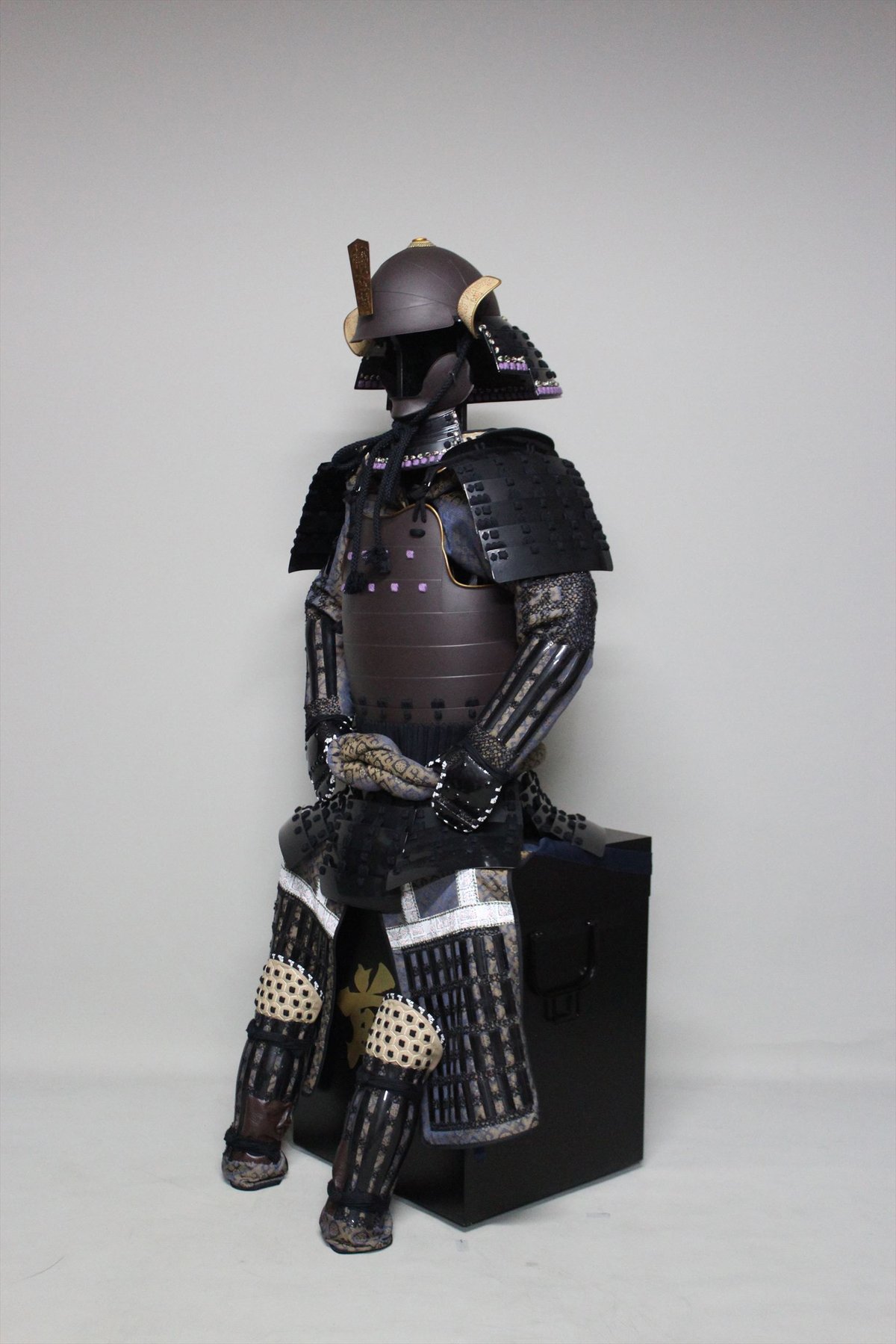 【美品•未着用】丸武工房製【現代 甲冑 等身大】鉄地黒胴当世具足 鎧 一式 戦国武将の甲冑購入｜甲冑工房丸武【公式】
