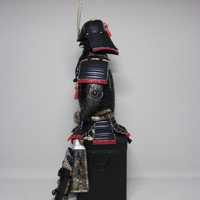 O-016】黒糸威当世小札二枚胴具足 | 甲冑工房丸武 O-016】黒糸威当世小札二枚胴具足 | 甲冑工房丸武