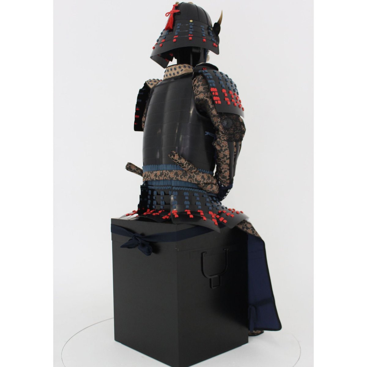 O-055】紺赤糸威胸取黒桶側二枚胴具足・十二間兜(手時代塗 O-055】紺赤糸威胸取黒桶側二枚胴具足・十二間兜(手時代塗