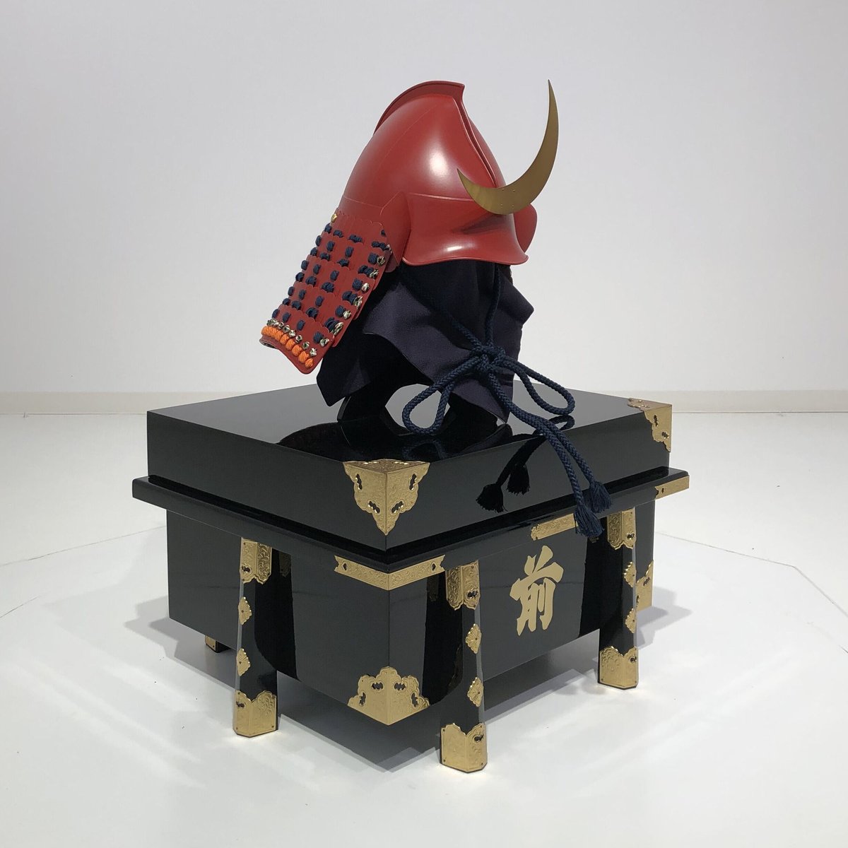 中国武具♦️鉄地♦️獅子形金具♦️兜 鳳羽兜♦️赤色♦️送料込 中国武具♦️鉄地♦️獅子形金具♦️兜 鳳羽兜♦️赤色