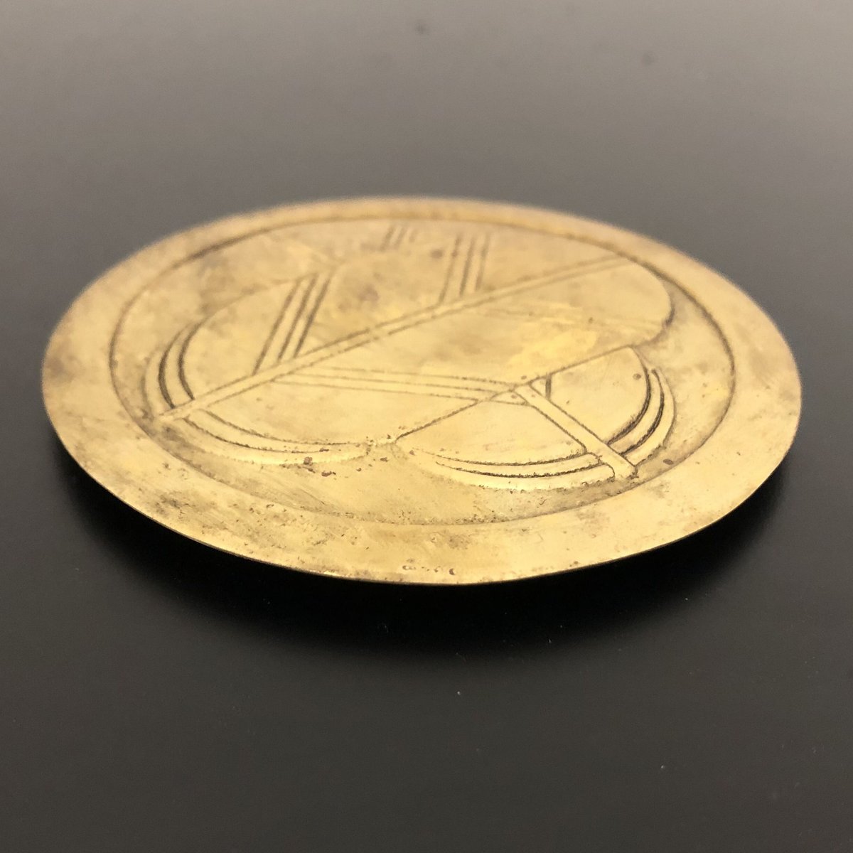 K-040】前立 丸に違い鷹の羽 | 甲冑工房丸武